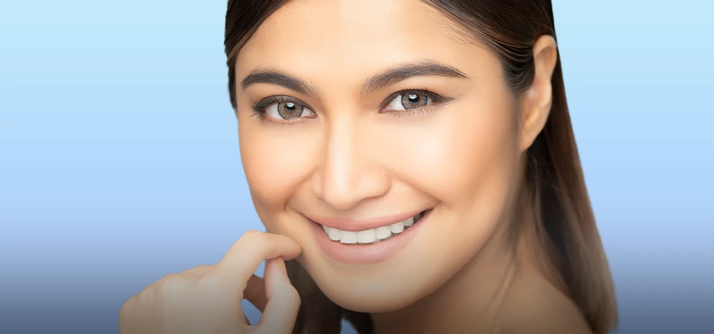 A woman's face is shown on a blue background - Contact Lens model